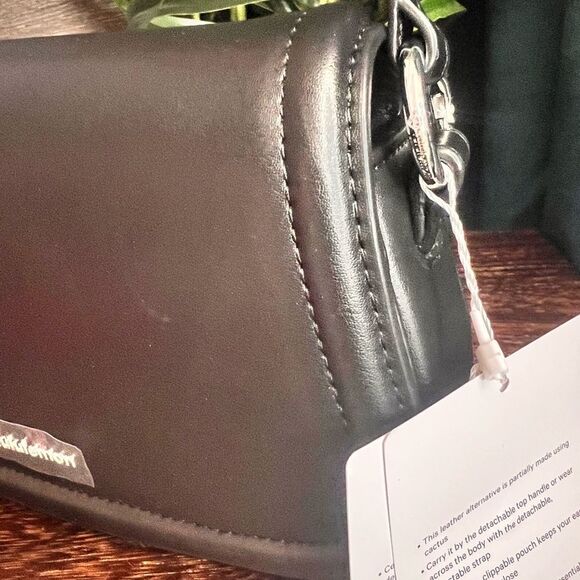 lululemon athletica Cactus Leather Alternative Mini Bag 1.2L in Black. NWT! - Picture 9 of 16